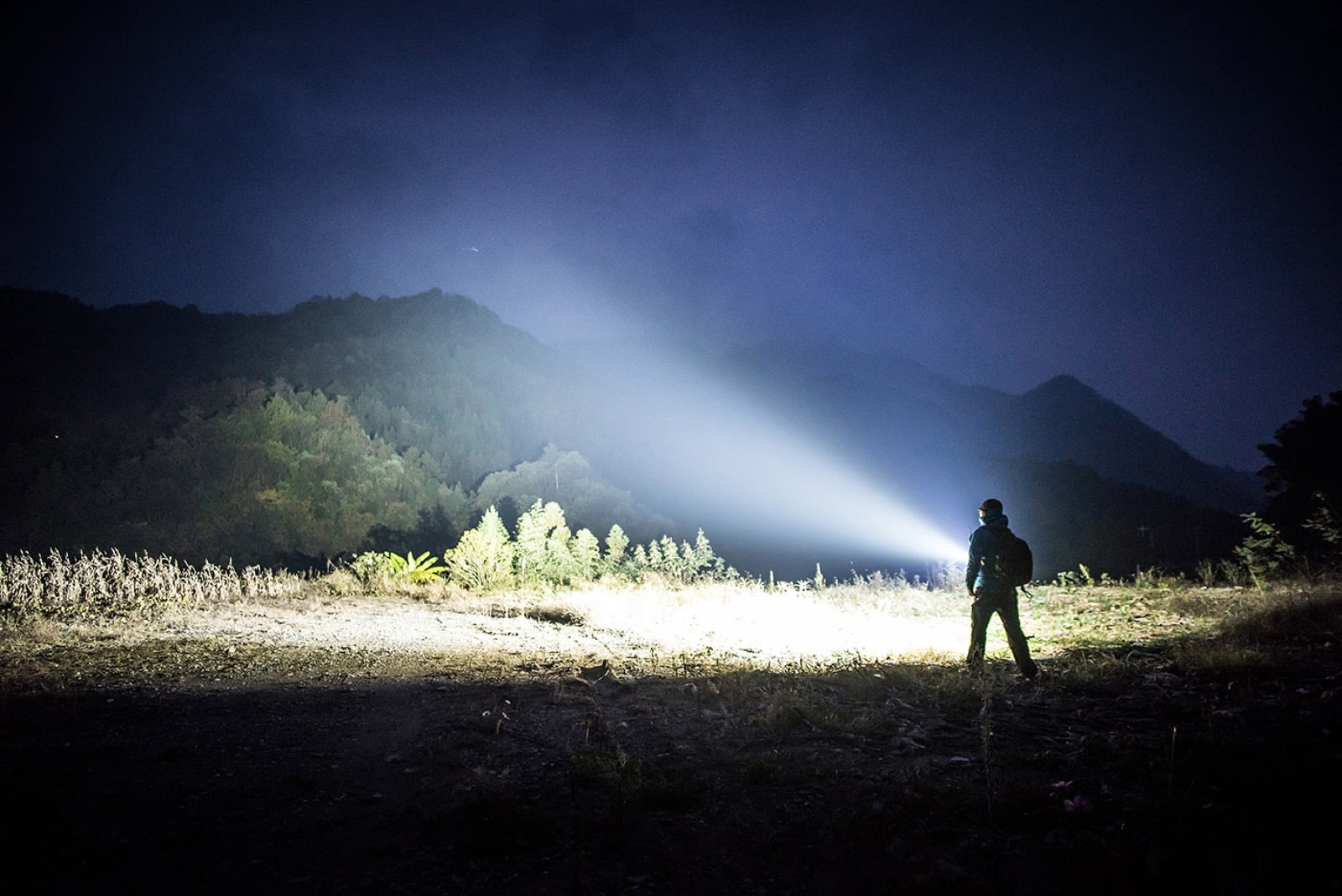 Lumens vs Beam Distance: What Actually Matters When Choosing a Torch?